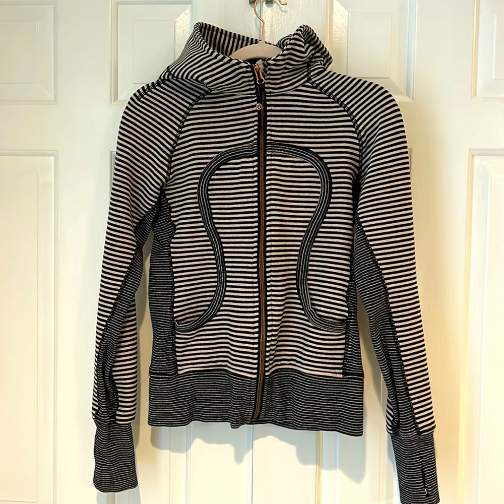 Lululemon hoodie size 6